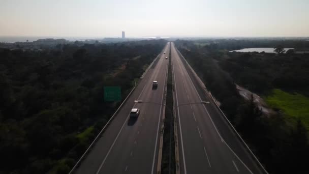 Straße Für Autos Fahren Luftaufnahmen Von Oben Nach Unten Autobahnverkehr — Stockvideo