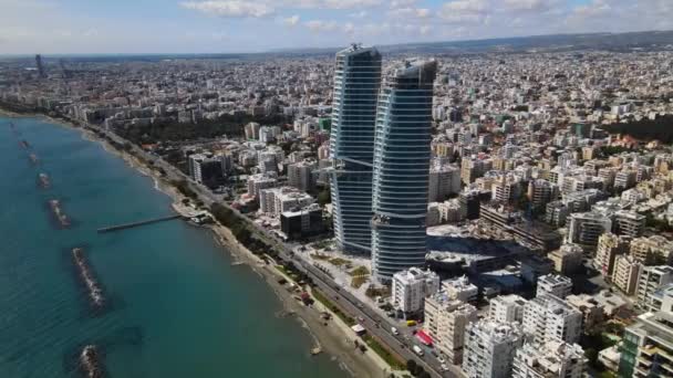Vista Aérea Paisagem Urbana Limassol Chipre Construção Trilogia Linha Costeira — Vídeo de Stock
