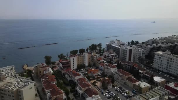 Wieżowce Mieście Cypr Limassol Góry Morze Wspaniałe Widoki Góry — Wideo stockowe