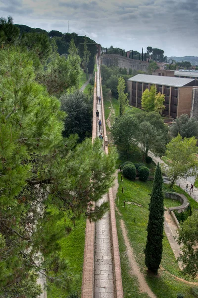 İspanya 'daki Girona şehir duvarının manzarası. Yüksek kalite fotoğraf