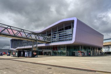 Cite de la Voile Eric Tabarly yelkenli müzesi turistlerin ilgi alanlarından biridir.