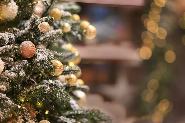 Close View Gold Christmas Balls Christmas Tree Bright Bokeh Snow — Stockfoto