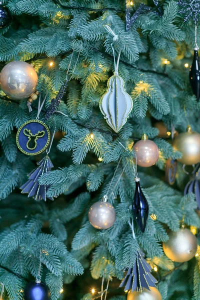 Pink Ball Blue Christmas Ornament Hanging Tree Branch Shining Garland — Stockfoto