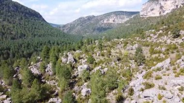 İHA İspanya 'daki Alto Tajo Dağları' ndan geriye doğru iniyor - 577