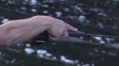 Nehrin Üzerinde Balıkçı 'nın El Tutma Çubuğu - 1283