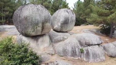 Frontal Elliptical Drone Soldan sağa Penas de Rodas, Galiçya, İspanya - 1336