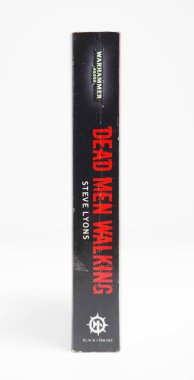 Kent, uk 01.01.2023 Warhammer 40.000 Games atölyesi bilim kurgu roman kitabı Steve Lyons Paperback 2010 Warhammer 40k Krieg Book. İmparatorluk muhafızlığı romanı..