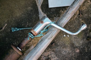 Eski unutulmuş paslı Blackpool tramvayı vites kolu. Ünlü ikonik deniz kenarı turistik nakliye arabaları. Paslanmış tarihi ikonik tramvaylar. 