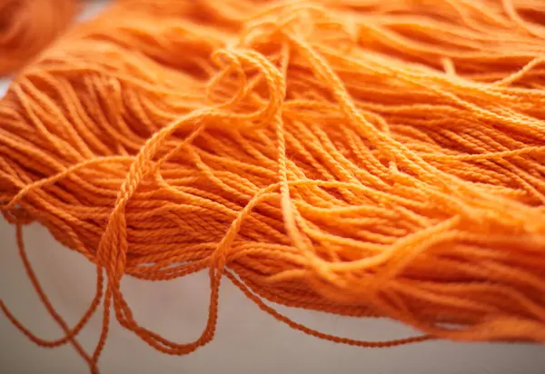 Black Orange Threads Working Industrial Cotton Weaving Factory Hand Weaving — Stock Photo, Image