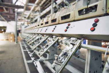 Endüstriyel paslanmaz çelik pamuk dokuma makineleri moda ve tekstil endüstrisi için pamuk dokuma makineleri. İplik geleneksel tekstil üretim seri üretimi