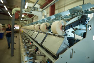  Endüstriyel paslanmaz çelik pamuk dokuma makineleri moda ve tekstil endüstrisi için pamuk dokuma makineleri. Geleneksel tekstil ipliği