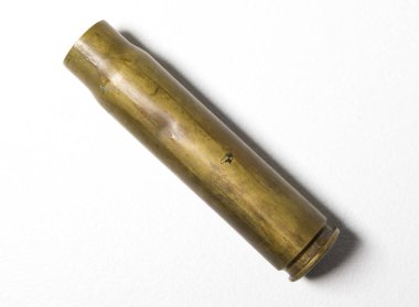 1942 yapımı bir Spitfire 20mm R.H top mermisi 2 boş mermi kovanı. İngiliz havacılık savaş uçağı mühimmatı. İkonik İngiliz tarihi nesnesi.