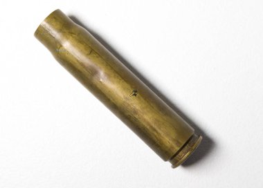 1942 yapımı bir Spitfire 20mm R.H top mermisi 2 boş mermi kovanı. İngiliz havacılık savaş uçağı mühimmatı. İkonik İngiliz tarihi nesnesi.