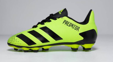 Kent, Uk 01.01.2023 Adidas Predator 20.4 FxG Jr. Futbol ayakkabıları yeşil çocuklar. Nadir görülen sınırlı sayıda genç spor ayakkabıları yeşil ve siyah spor ayakkabıları. ikonik futbol ayakkabıları.