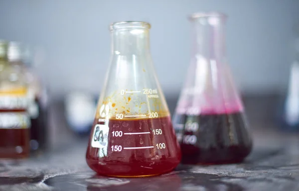 Kent 2023 Pyrex Chemical Dye Equipment Beakers Fabric Industrial Colouring — Stock Photo, Image
