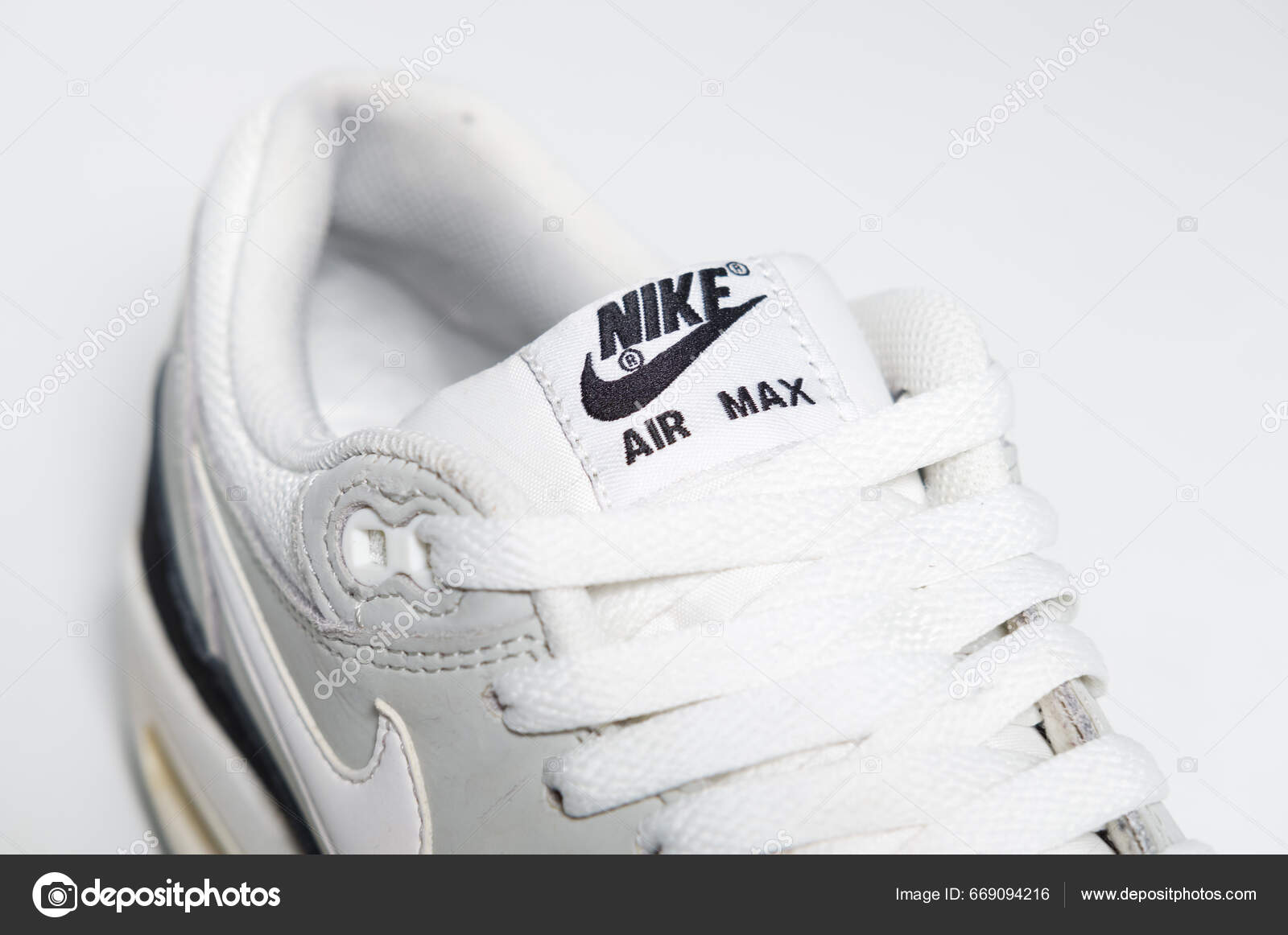 London Anglia 2018 Nike Air Max Essential Wolf Grey Black –Editorial Stock  Fotó © danny.dannyallison.co.uk #669094216