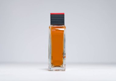 Kent, Uk 01.01.2023 Kahraman yeni klasik faberge kahraman tasarımcı tıraş losyonu 1988-75 ml şişe çok nadir bulunur. Parfüm ve parfüm. Tıraş olduktan sonra koyu kahverengi bir vücut..