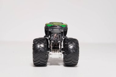 Kent, UK 01.01.2023 Hot Wheels Canavar Kamyonu Hulk zehri canavar reçeli oyuncak araba. Çocuklar için klasik ve modern oyuncak araba koleksiyonu. Araba ezme yarışı 4 x 4 kaslı araba