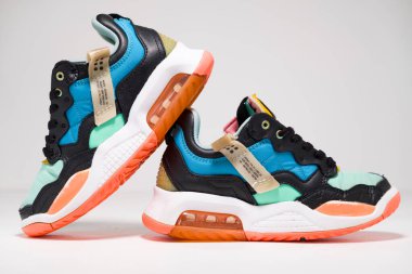 Kent.uk 01.01.2023 Jordan MA2 GS Black Light Blue Fury basketbol retro basketbol topu spor ayakkabıları, beyaz stüdyo arka planında izole edilmiştir. Antika spor nadir hatıralar. 23 nike air jordan