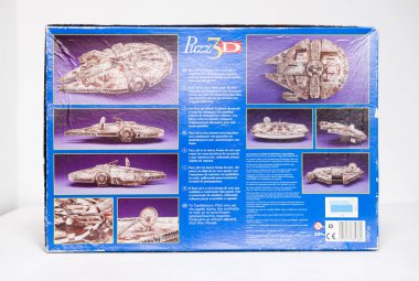 Kent, uk 01.01.2023 PUZZ 3D Yıldız Savaşları Milenyum Şahini Yapboz. Resmi Yıldız Savaşları klasik bulmacası. Uzay gemisi Yıldız Savaşları malları. yapboz 3d yapbozu.