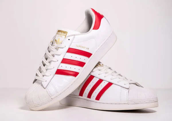 Kent 2020 Adidas Originals Superstar Foundation White Red Trainers Sapatos — Fotografia de Stock