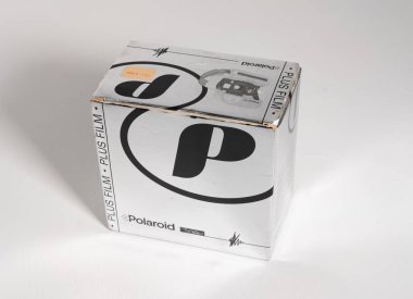 Kent, uk 05.09.2019 Bir Polaroid P 600 Anlık Kamera hazır fotoğraf makinesi film yapımcısı. Retro hipster modaya uygun klasik festival kameraları. Instagram fotoğrafçılığı retro Renk derecesini hisset.