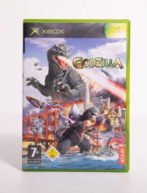 Kent, İngiltere, 01.01.2023 Orijinal Godzilla XBOX Microsoft video antika oyun diski ve çantasını kurtardı. Orijinal Xbox konsol oyunu. Nadir bulunan klasik video oyunları.