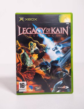 Kent, İngiltere, 01.01.2023 Kabil Defiance XBOX Microsoft 'un orijinal video retro oyun diski ve davası. Orijinal Xbox konsol oyunu. Nadir bulunan klasik video oyunları.