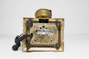 Kent, uk 01.01.2023 Bir mermer efekt Vintage onyx telemark Onyx 18k Altın plaka Rotary dial Antika Telefon İtalya 'da yapıldı