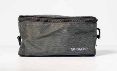 York, İngiltere, 05.05.2019 antika, keskin bir vl-10 hi8 görüntülü video kaydedici çanta. Japon ev kamerası. Eski moda klasik kamera gövdesi ve vücut kapağı..