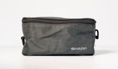 York, İngiltere, 05.05.2019 antika, keskin bir vl-10 hi8 görüntülü video kaydedici çanta. Japon ev kamerası. Eski moda klasik kamera gövdesi ve vücut kapağı..