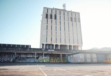 Blackpool, UK, 24.03.2021 Blackpool Bonny Caddesi polis karakolu mimari binası başarısız sahil kasabasına turizm çekmek için multi milyon sterlinlik yatırım yapılacak bölgeyi gösteriyor. Deniz kenarı yenilenmesi.