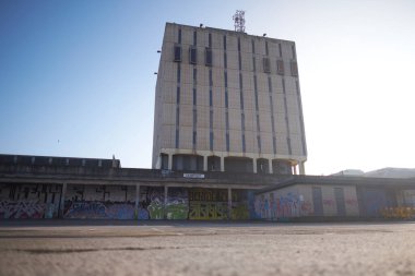Blackpool, UK, 24.03.2021 Blackpool Bonny Caddesi polis karakolu mimari binası başarısız sahil kasabasına turizm çekmek için multi milyon sterlinlik yatırım yapılacak bölgeyi gösteriyor. Deniz kenarı yenilenmesi.