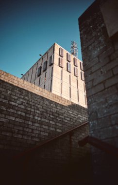 Blackpool, UK, 24.03.2021 Blackpool Bonny Caddesi polis karakolu mimari binası başarısız sahil kasabasına turizm çekmek için multi milyon sterlinlik yatırım yapılacak bölgeyi gösteriyor. Deniz kenarı yenilenmesi.