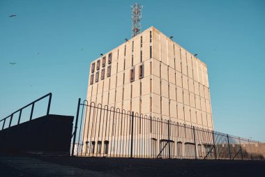 Blackpool, UK, 24.03.2021 Blackpool Bonny Caddesi polis karakolu mimari binası, turizmi sahil kentine çekmek için multi milyon pound yatırım yapılacak bölgeyi gösteriyor. uk kasabası yenilenmesi.