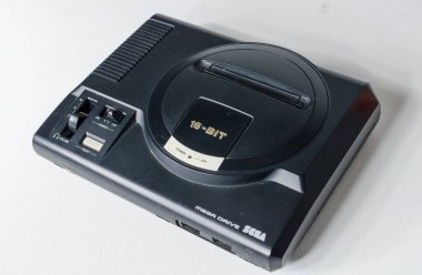 Londra, İngiltere, 02.03.2021 Sega megadrive 16 bit konsol orijinal antika oyun konsolu. Retro oyun, bilgisayar oyunu geçmişi.