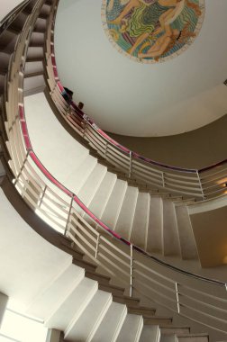 İngiltere, Morecambe, 08/16/2015, deniz hafta sonu tarafından Vintage Midland Hotel, Midland Hotel art deco döner merdiven. 