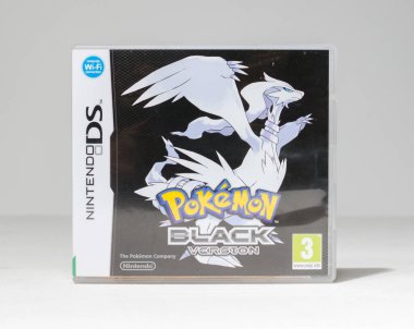 Londra, İngiltere, 05 / 05 / 2018 Bir pokemon black version nintendo ds el bilgisayarı video oyun kartuşu. Pokemonlar gider ve pokemonlar son derece bağımlılık yapar. Pikachu oyunda bir karakter.. 