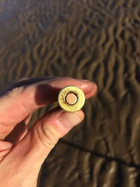 stock image A live 1941 world war 2 machine gun bullet found on a beach in england. World war 2 merobillia, metal detecting on beaches finding buried historical treasures. Weapons and ammunition.