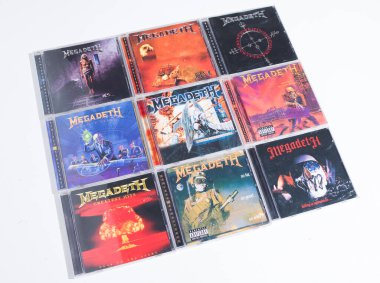 Kent, UK 01.01.2023 Death Heavy Metal Megadeath CD koleksiyonu. Beyaz arka planda klasik rock müzik CD 'si koleksiyonu.