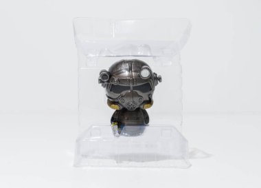 Kent, UK, 01.01.2024 A Funko Dorbz Radyoaktif Zırh 104 Action Figure Toy serpinti filmi. Radyoaktif film oyunu ve televizyon dizisi figürleri. oyun ticareti.