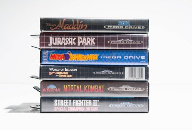 Kent, uk 01.01.2024 Sega Megadrive Genesis 16 bit Konsol oyun paketi. Sokak Dövüşçüsü 2, Ölümcül Savaş, Jurrasic Park, Aladdin, mega Bombacı, Mickey Mouse.