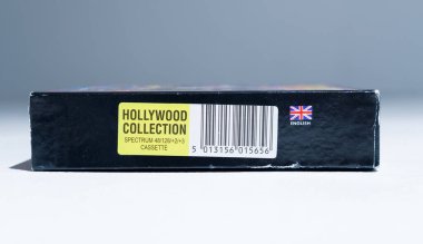 Kent, UK, 01.01.2024 Hollywood koleksiyonu zx spektrum okyanus kartı kutusu 4 oyun derleme batörü, robocop, Indiana Jones, hayalet avcıları 2. Retro vintage video oyunları.