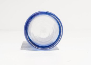 Kent, UK, 01.01.2023 Disney Mickey Mouse, Disney mağazasından mavi içki bardağı. Özel nadir bulunan bir mahsul. Geçmişten kalan Disney hatıraları. Klasik Disney nesnesi