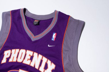 Londra, İngiltere, 05.05.2020 nadir bulunan klasik Nike Stephon Marbury Phoenix Suns 3 numara XI NBA retro basketbol oyuncusu forması. Retro basketbol ürünleri.
