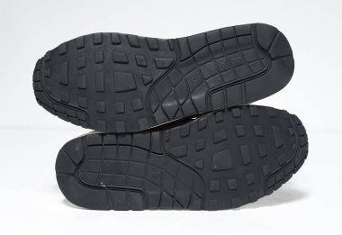 Kent, Uk 01.01.2023 Desert Ore Nike hava maksimum 1 retro klasik spor ayakkabıları. Nike sporu ve sokak sporu şık spor giysileri giyer. Nike Hava Azami.