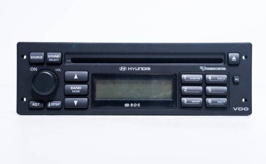Kent, uk 01.01.2023 Bir retro vintage Hyundai Getz Radio Stereo CD araba stereo Player RDS VDO Genuine Parça Numarası 79DC631 / 97 hyundai benzin araba radyosu aldı.