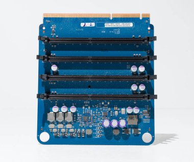 Kent, uk 01.01.2024 Hakiki Apple macintosh A1186 Mac Pro 3.1 2008 Bellek Riser Card Board. Daha hızlı bilgisayarlar için RAM tutucu. Eski nostaljik bilgisayar donanımı