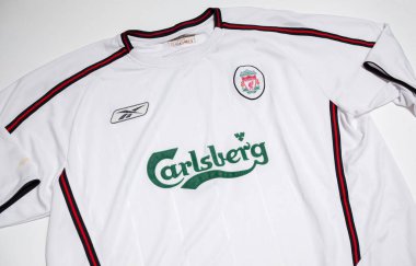 Kent, Uk 01.01.2023 Liverpool futbol kulübü Carlsberg 2003 - 2004 Away Shirt XXL Football Shirt. İngiliz İngiltere futbol kulübü. Eski moda futbol.