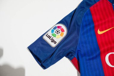 Kent, UK 01.01.2023 Kids Barcelona Futbol Kulübü Home 2016-2017 Avrupa Futbol Gömleği İspanya Futbol Kulübü. Antika futbol kulüpleri ana kara Avrupa.